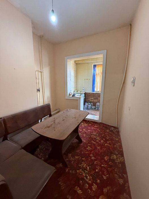 2 xonali kvartira sotiladi