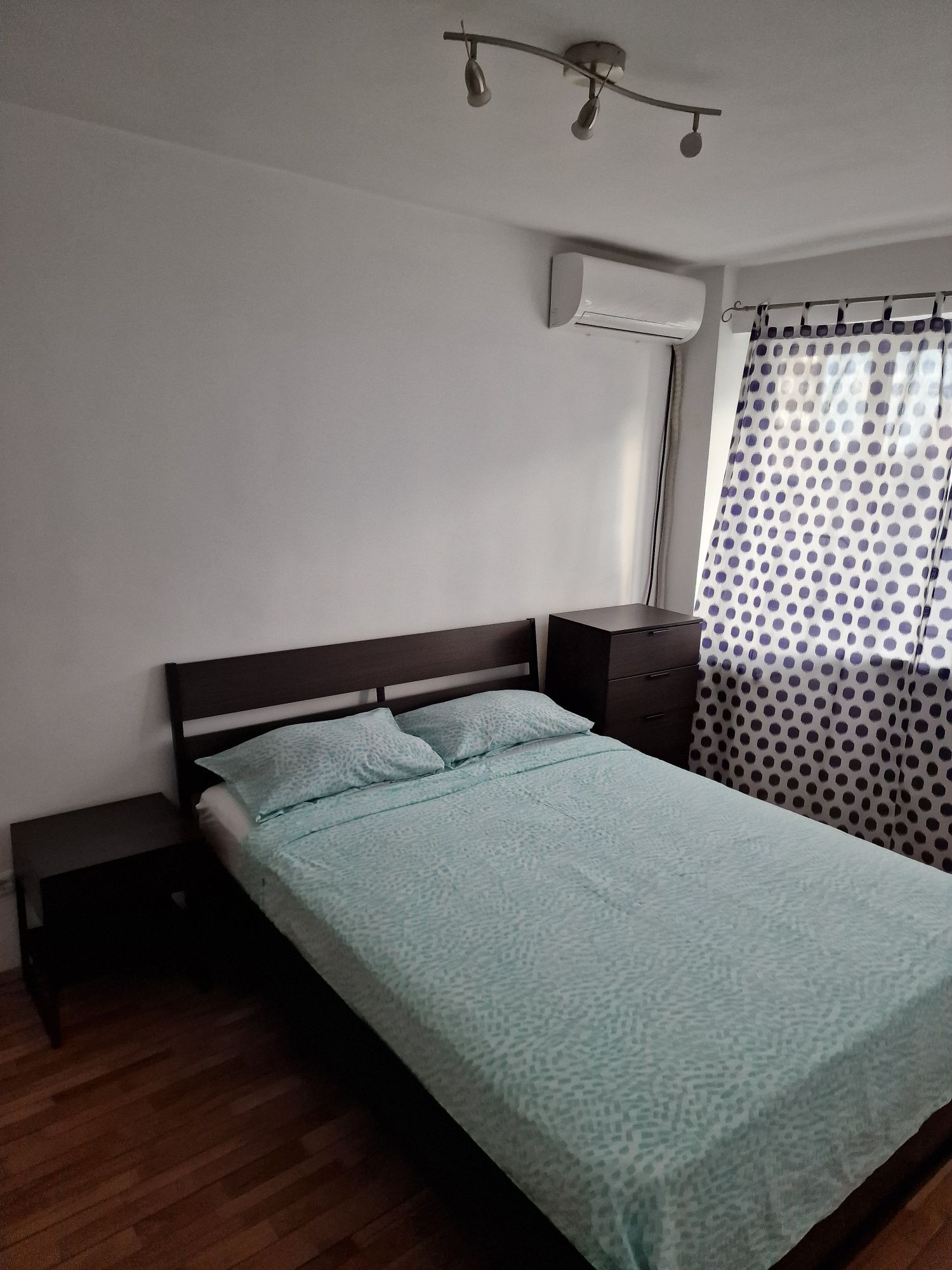 Închiriez apartament 3 camere piata chibritt