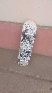 Vând skateboard lungime 80 cm