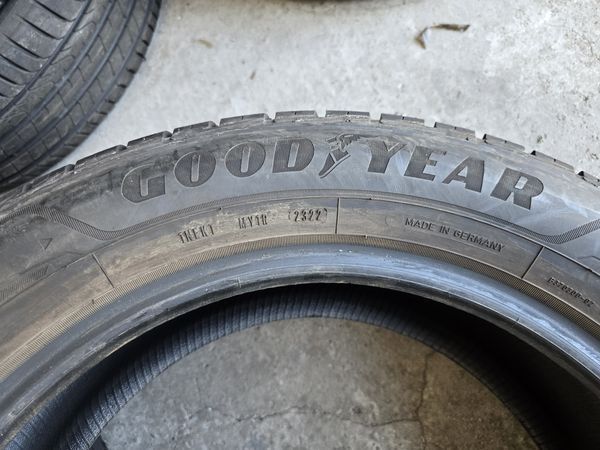 215/60/17 Goodyear 4piese