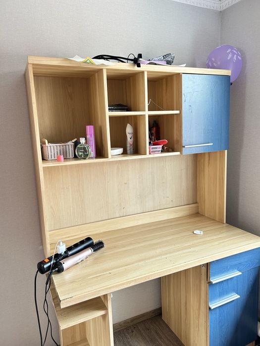 Продам стол ученический за 20000 торг