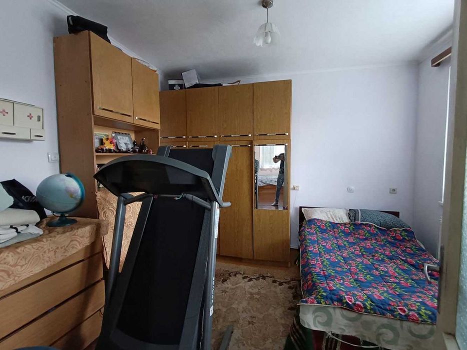 Двуетажна монолитна къща в град Дебелец