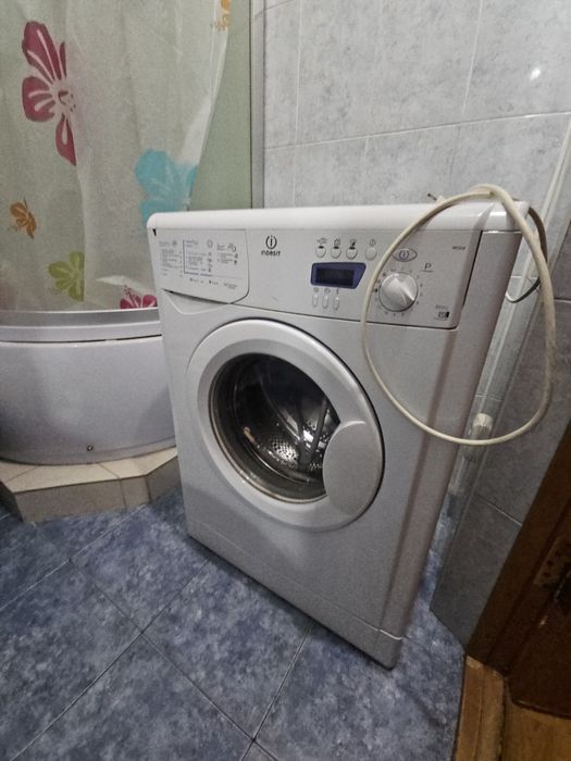 Отдам бесплатно б/у стиральную машину (рабочую).