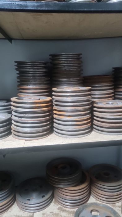 Шкивы, вибромоторы, червячные редуктора, ремни