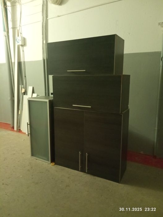 Отдам даром кухонный гарнитур.