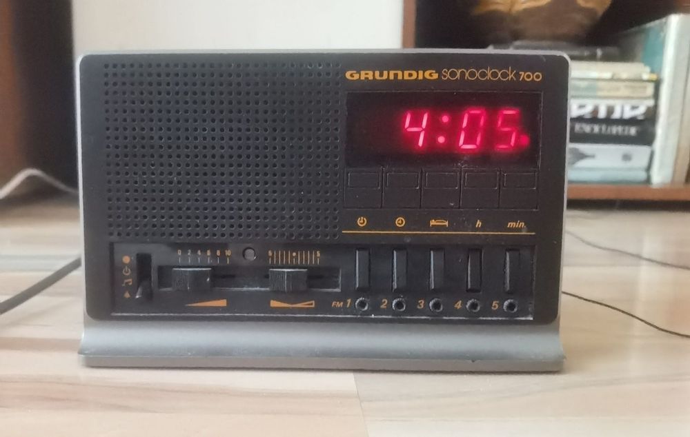 Radio cu ceas Grundig Sonoclock 700 retro vintage colecție anii 80