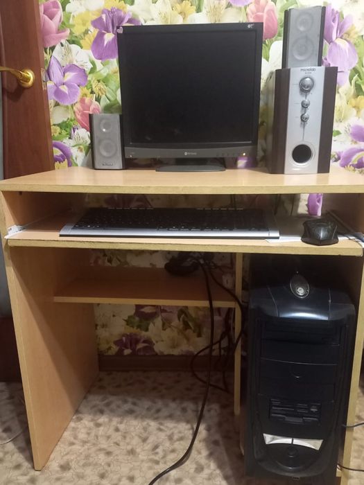 Продам компьютер стол