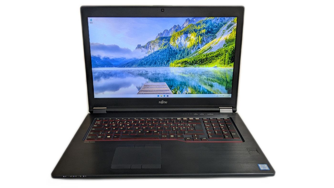 Fujitsu Celsius H970 17.3" 1920x1080 i7-7820HQ 32GB 512GB SSD P5000