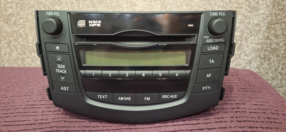 Продам магнитолу Toyota RAV4