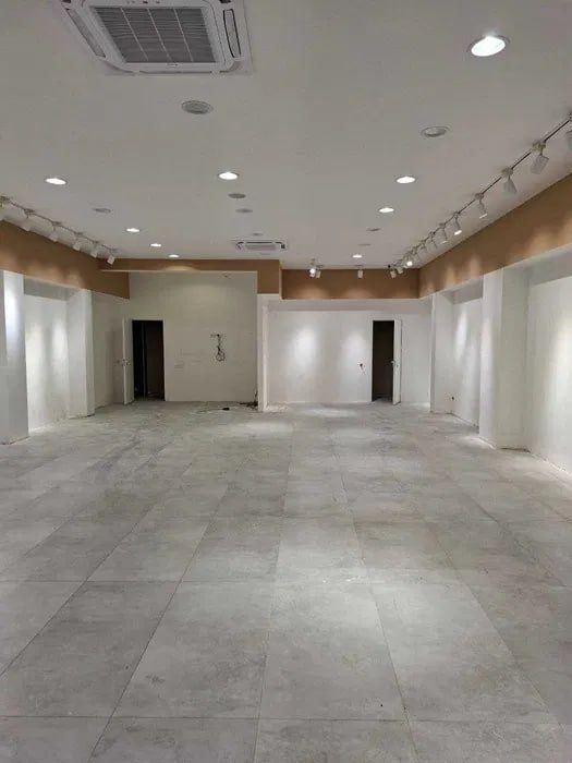 Помещение под любой бизнес Офис бутик, Тц Самарканд Дарвоза,  Инбазар