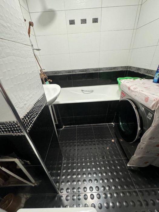 Qushbegi 2/90 Uy sotiladi 9etaj 4 xona 2 ta sanuz