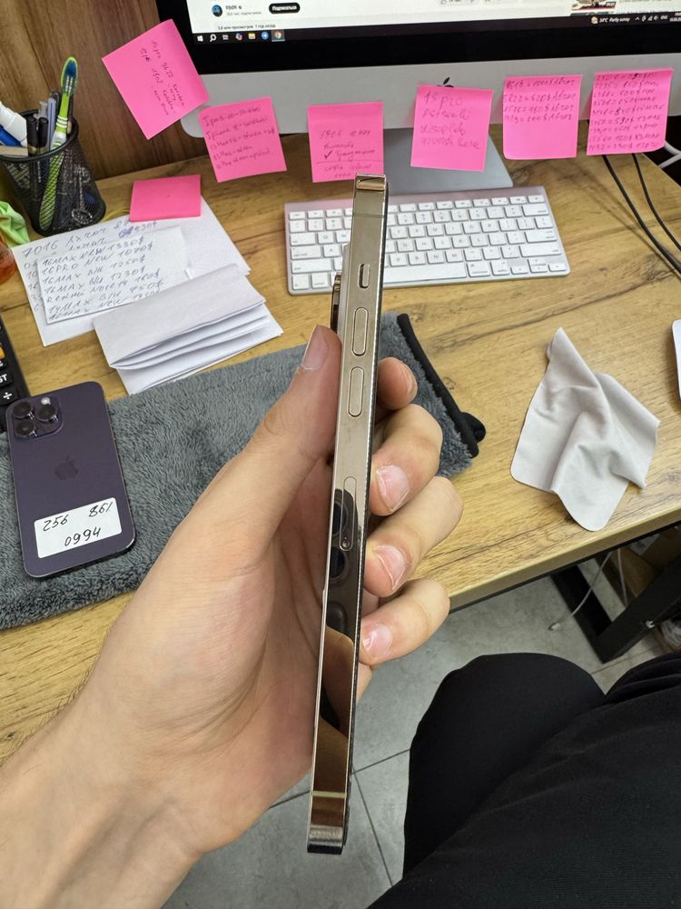 Iphone 14pro max gold