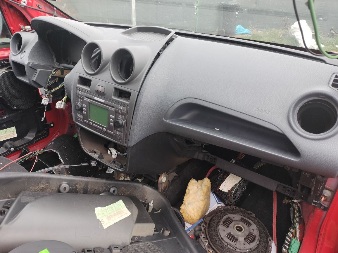 Dezmembrez Ford Fiesta 1.6 tdci din 2007