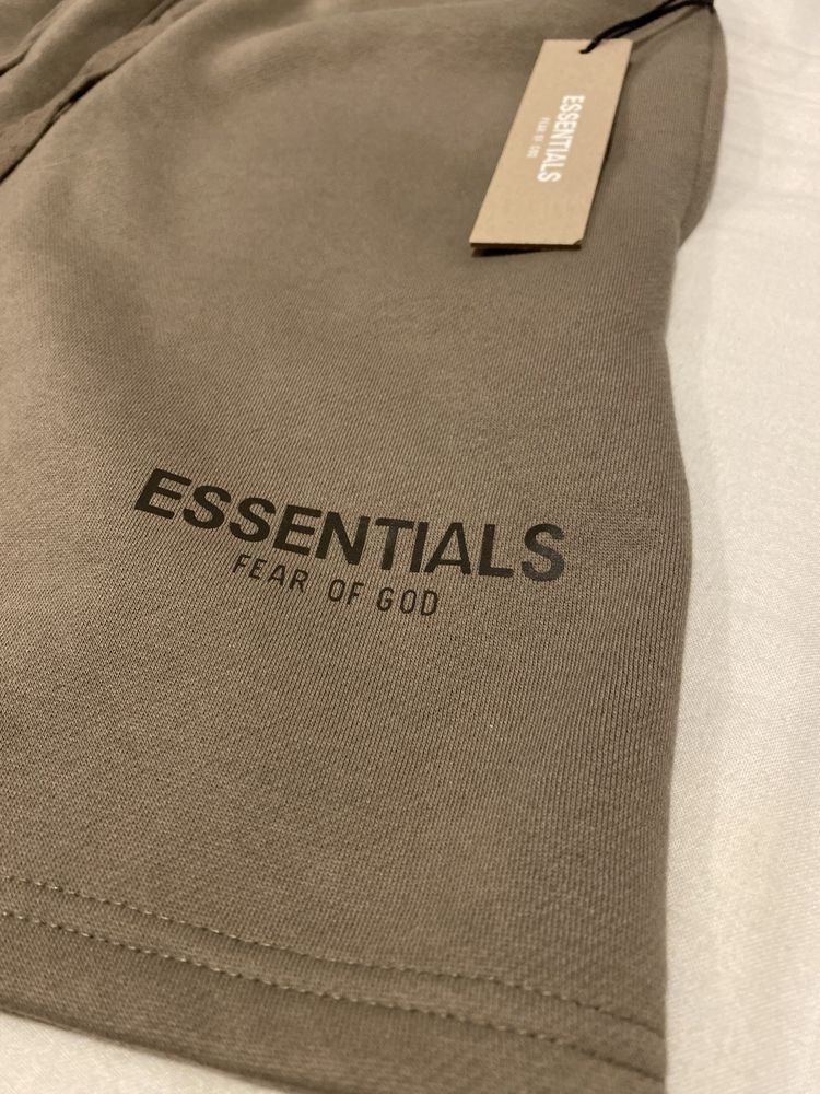 Pantaloni scurți Fear of God Essentials, maro, noi, unisex, mărimea S