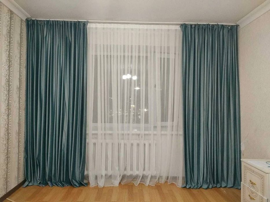 Продам плотные шторы в зал