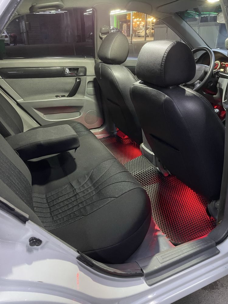 Lacetti 1.8 sotiladi