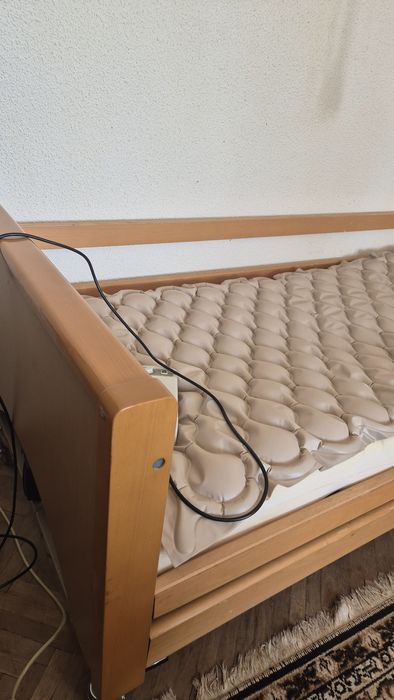 Pat de spital cu telecomanda și saltea escare