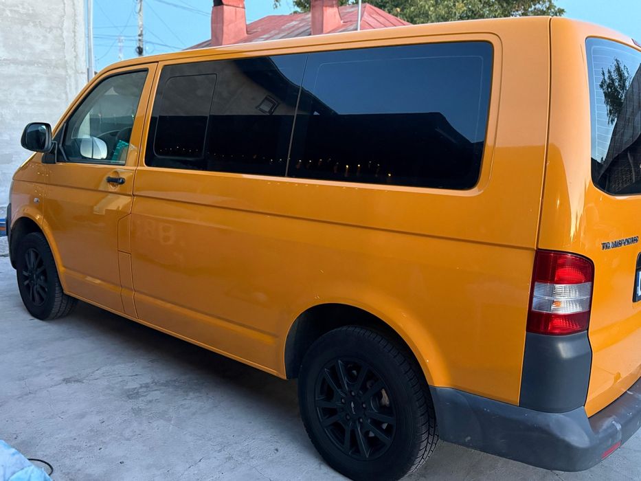 Vând Volkswagen t5 anul 2011 motor 2000 TDI 8+1
