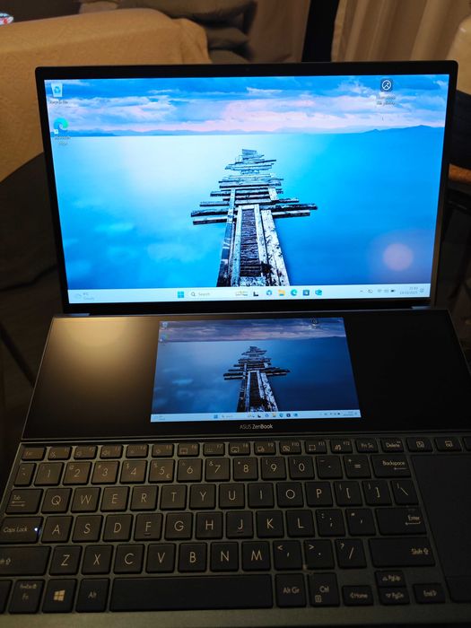 Asus Zenbook Duo 14" , intel i5, 8 GB Ram