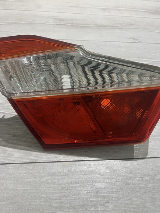 Продам левый фонарь на Toyota Camry 50