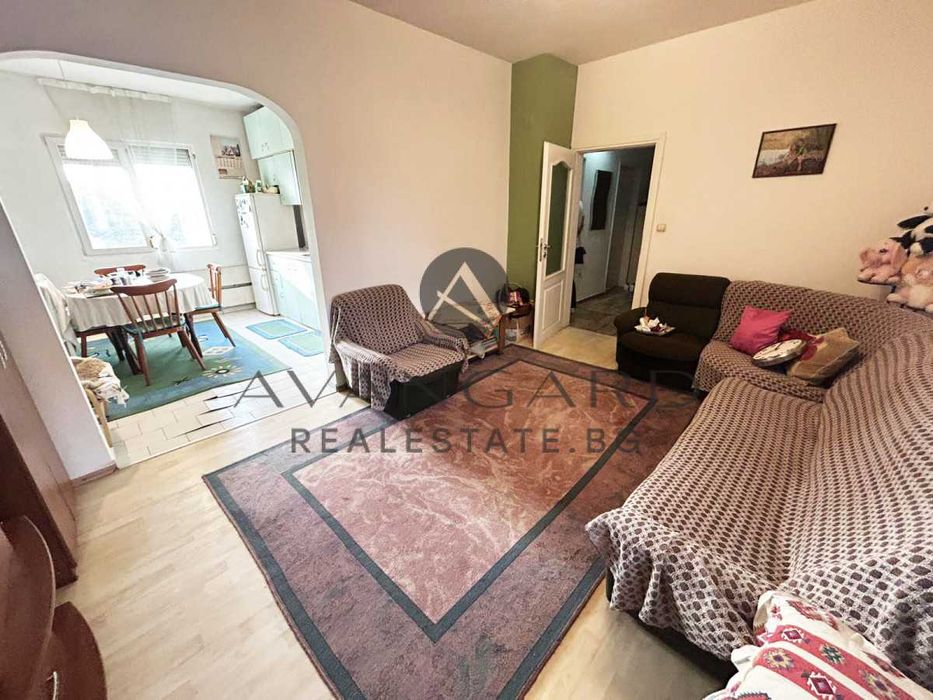 Продава се Тристаен апартамент в Пловдив, Кършияка - 68 кв.м за 1545 €/кв.м - Снимка #1