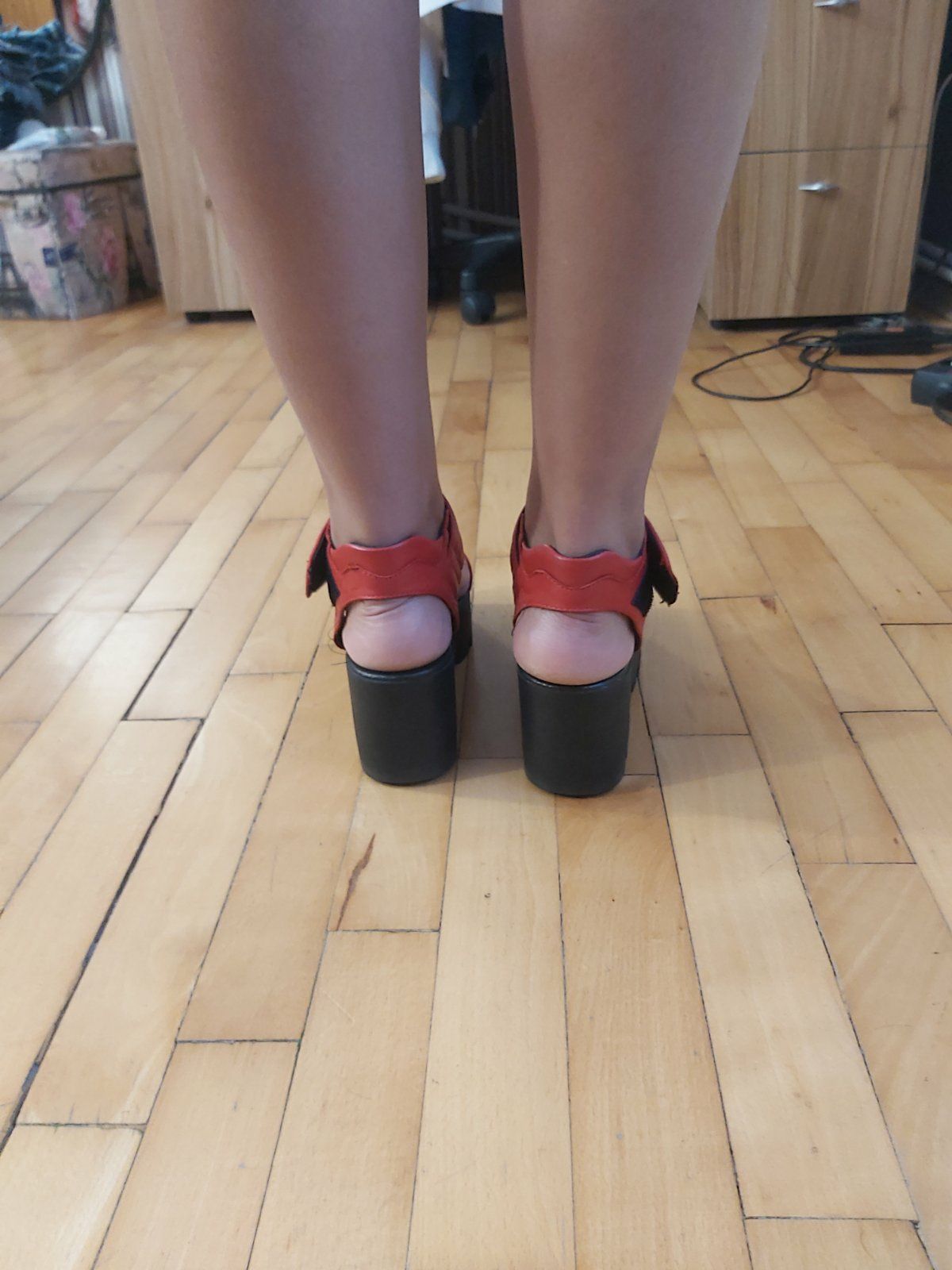 Дамски сандали от естествена кожа
