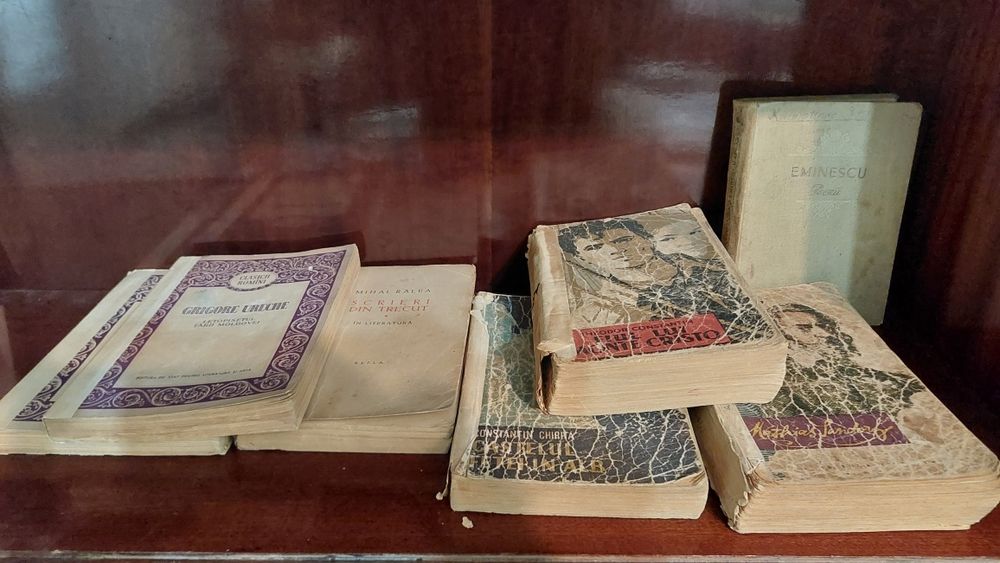 Carti vechi din biblioteca personala