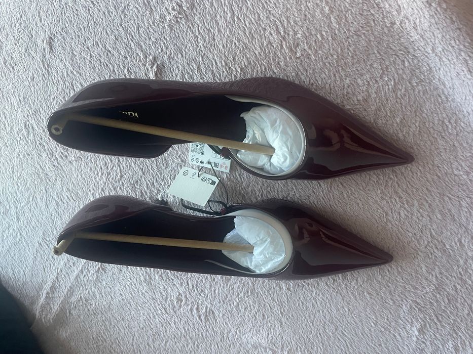 Обувки с ток в бордо Zara