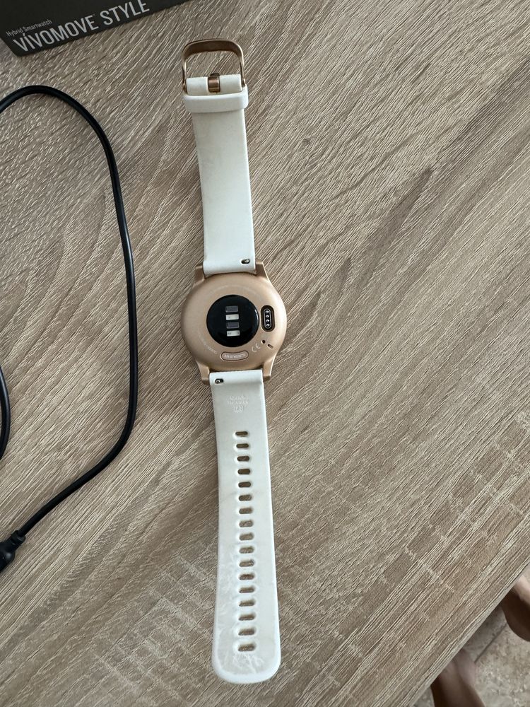 Часовник GARMIN Vivomove Style/Rose gold