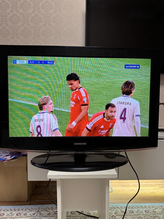 Телевизор Самсунг 82см в отличном состоянии.