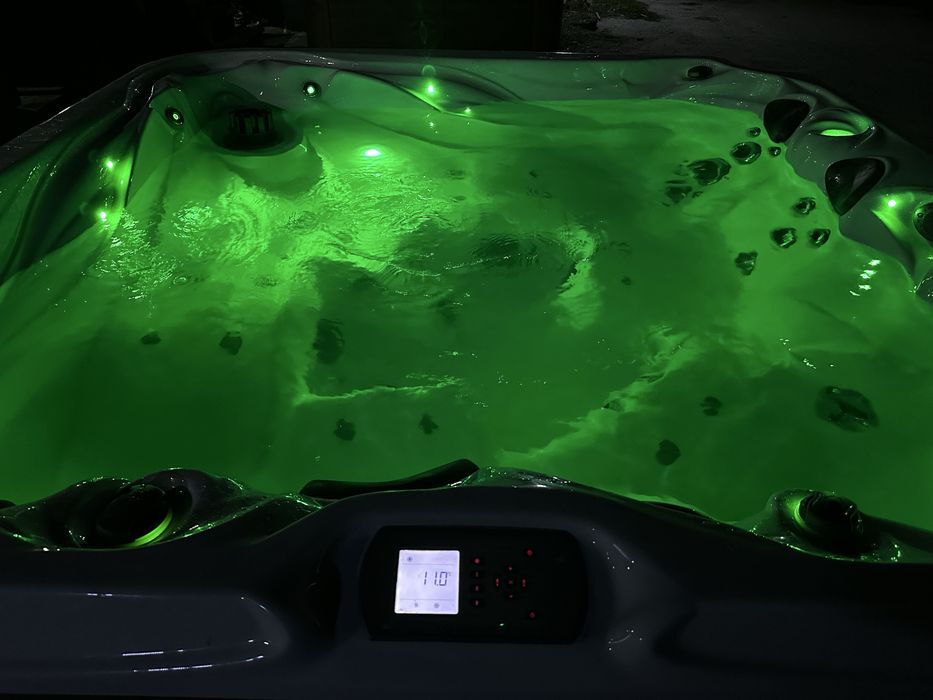 Супер луксозно джакузи всички екстри за модела цена 9500 л черен петък