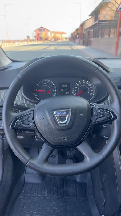 Vând Dacia logan