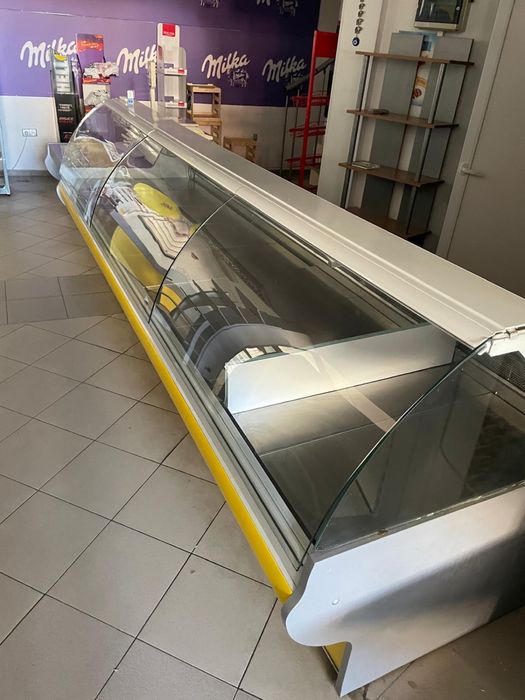 Хладилна витрина