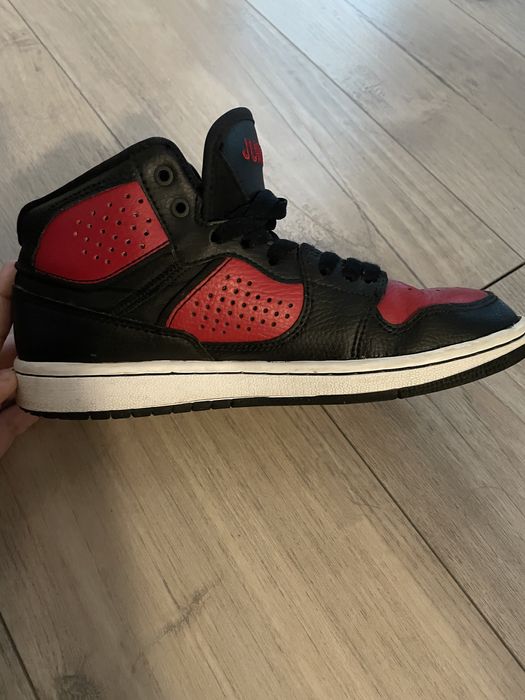Adidași Jordan rosu și negru