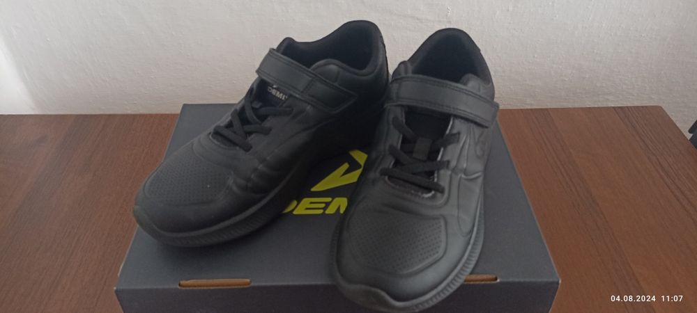 Кроссовки для школьника фирменные