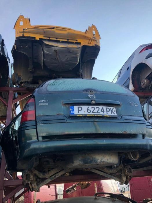 Dezmembrez Opel Vectra, motor 1.6 benzina, an 2000