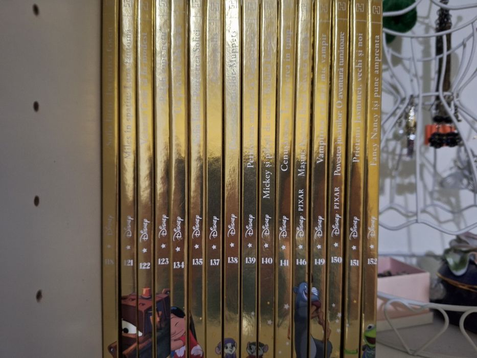 Vând cărți din Colecția de aur