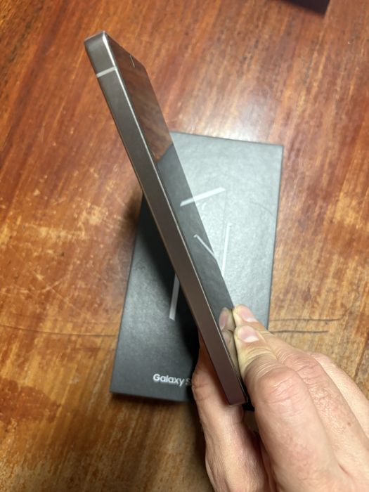 Продавам Samsung Galaxy S25 Ultra 256 Gb с гаранция от Йетел