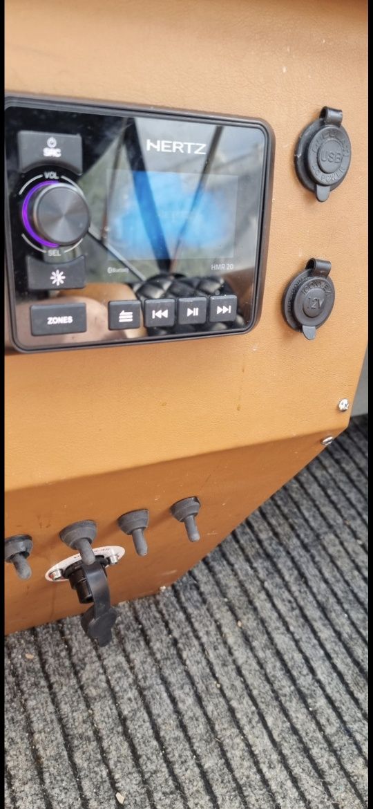 Barca, motor Volvo Penta