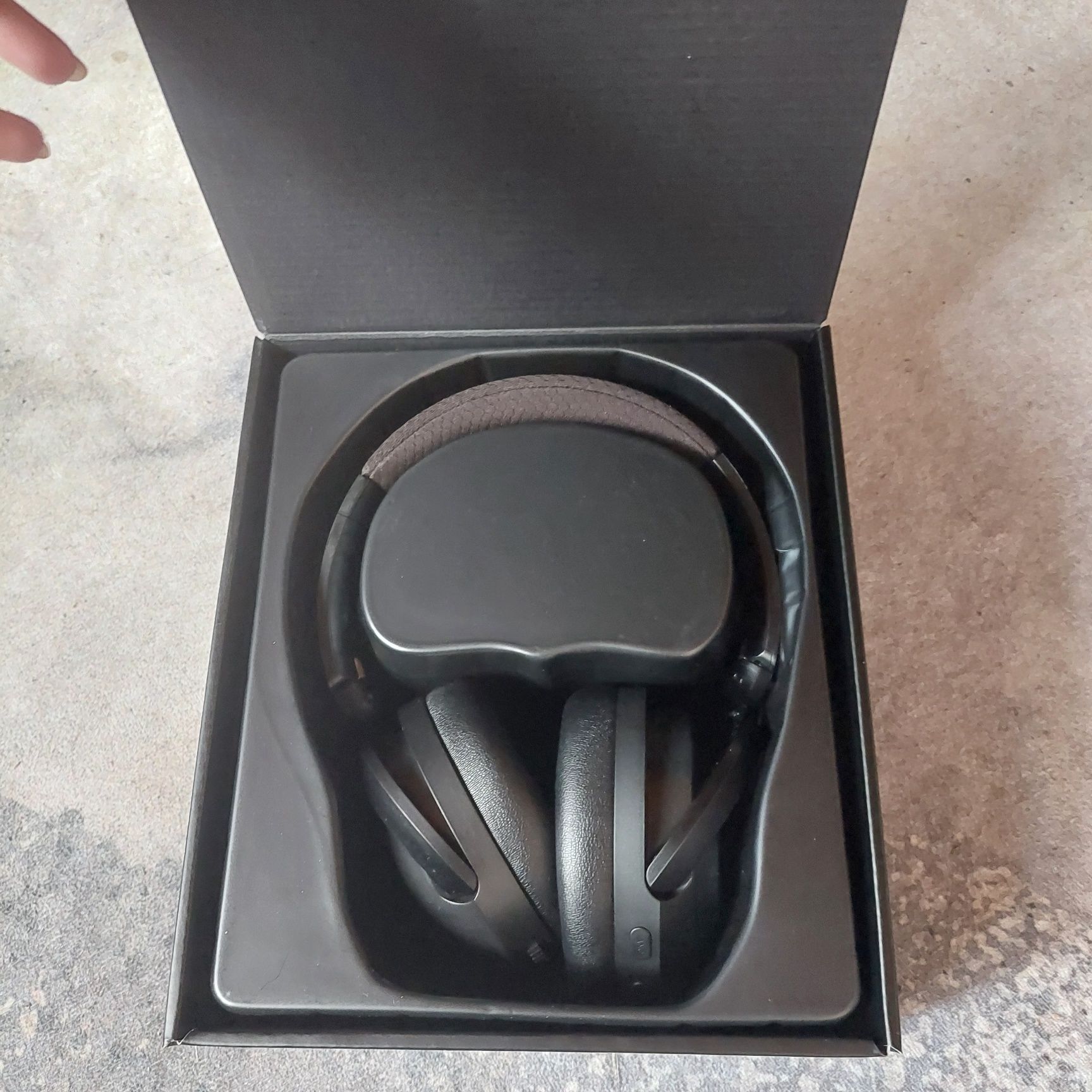 Нови слушалки Zen Hybrid pro