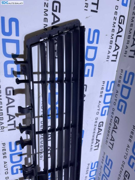 Grila Ornament Central Inferior Spoiler Bara Fata Opel Vectra C Non Facelift 2002 - 2005 Cod 09186126 0551004542 [V0183]