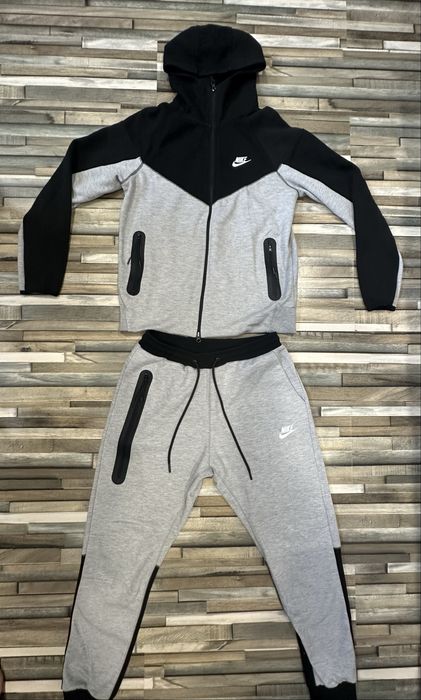 Оригинален Nike Tech Fleece в отлично състояние!