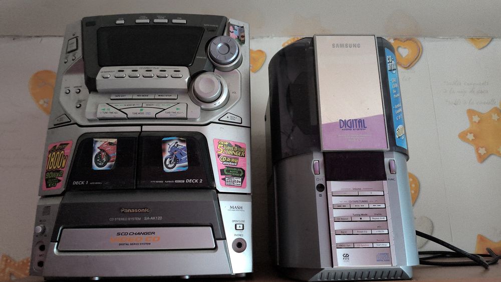 Музыкальный центр с колонками