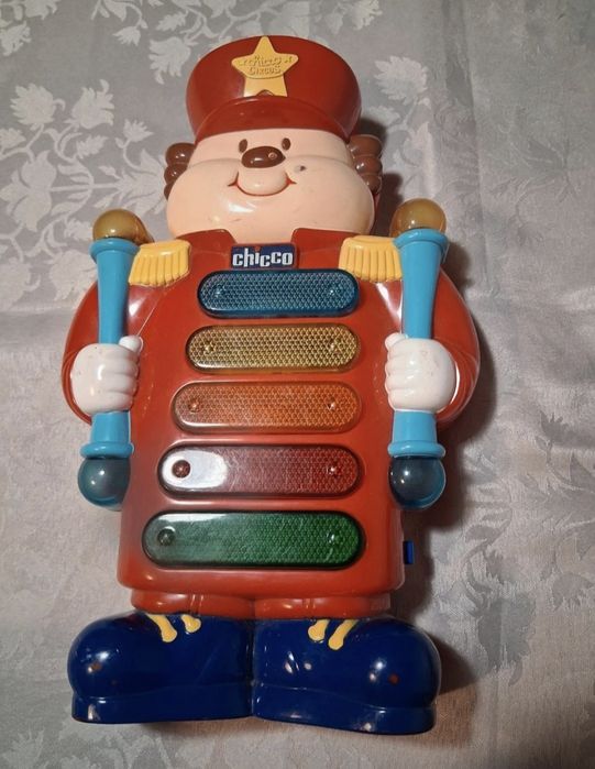 Pian luminos cu melodii Chicco