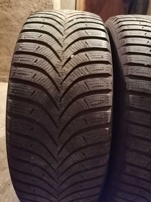 Продавам 2 броя зимни гуми 205.55.16 на 1 сезон дот 2019 Hankook
