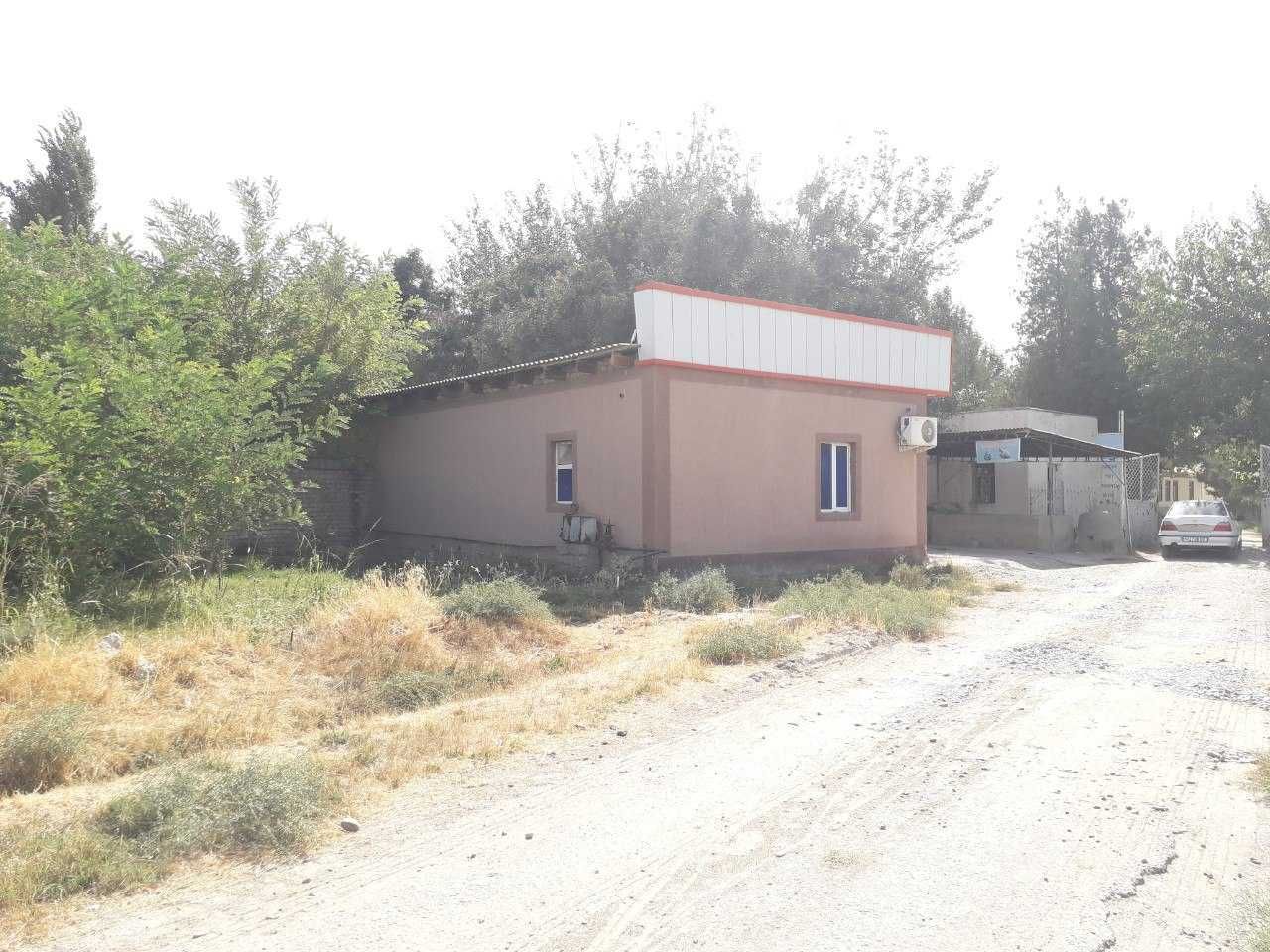 Oshxona va dorixona binosi bolib-bolib tolash sharti asosida sotiladi