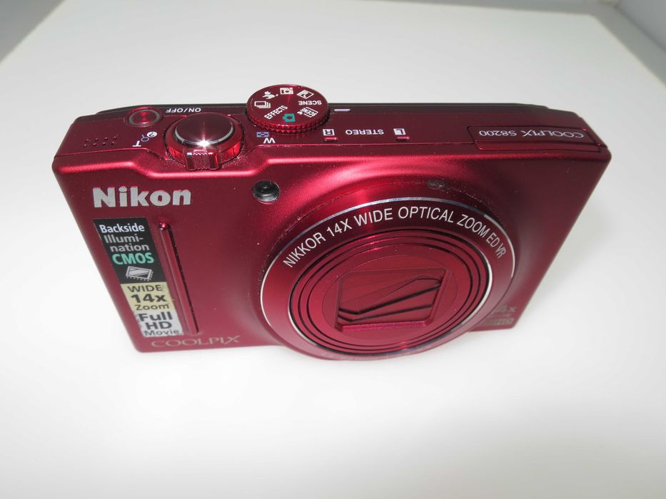 Компактен фотоапарат Nikon Coolpix S8200 14x широк оптичен зум отличен