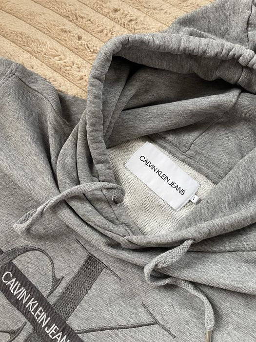 Calvin Klein интересен суичър