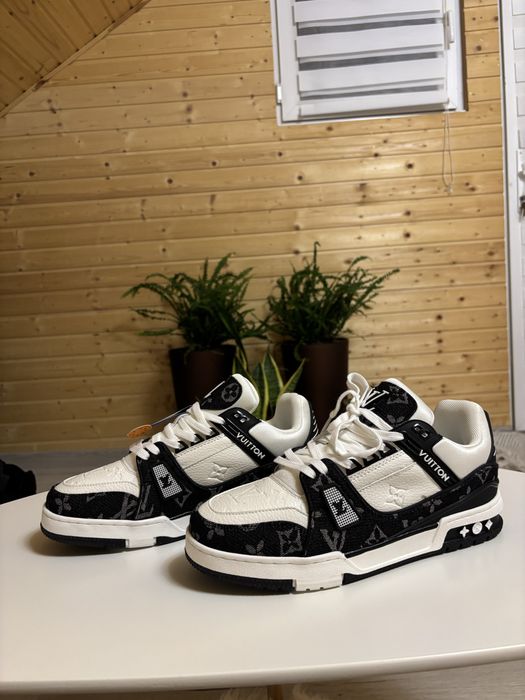 LV Trainers Black White 44