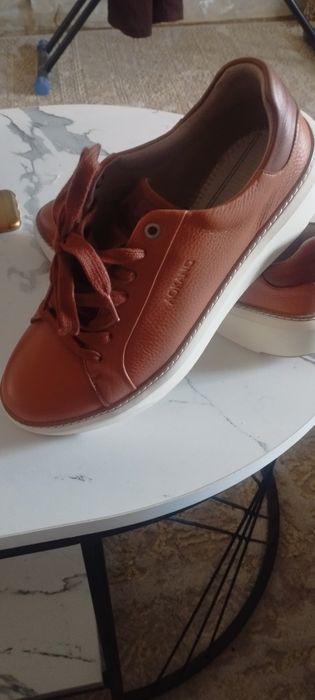 Кросовки сникерсы !